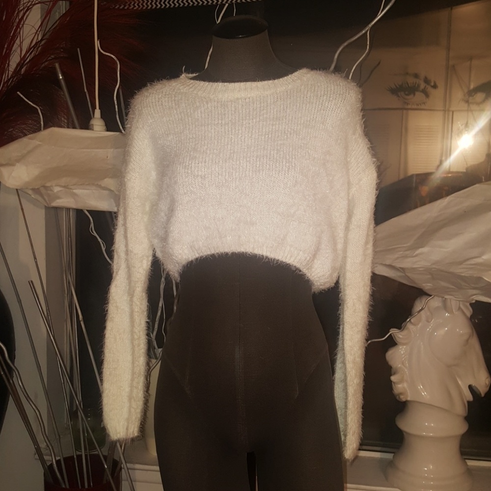 The Hanger women sweater sz small cream